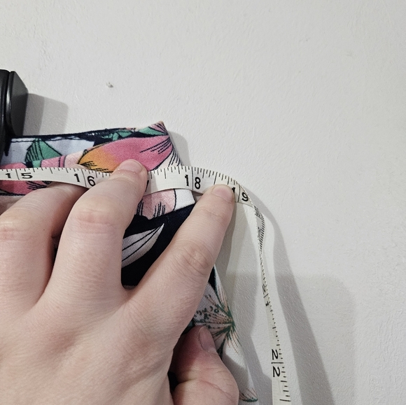 A.N.A dark navy floral shorts! - Picture 4 of 6